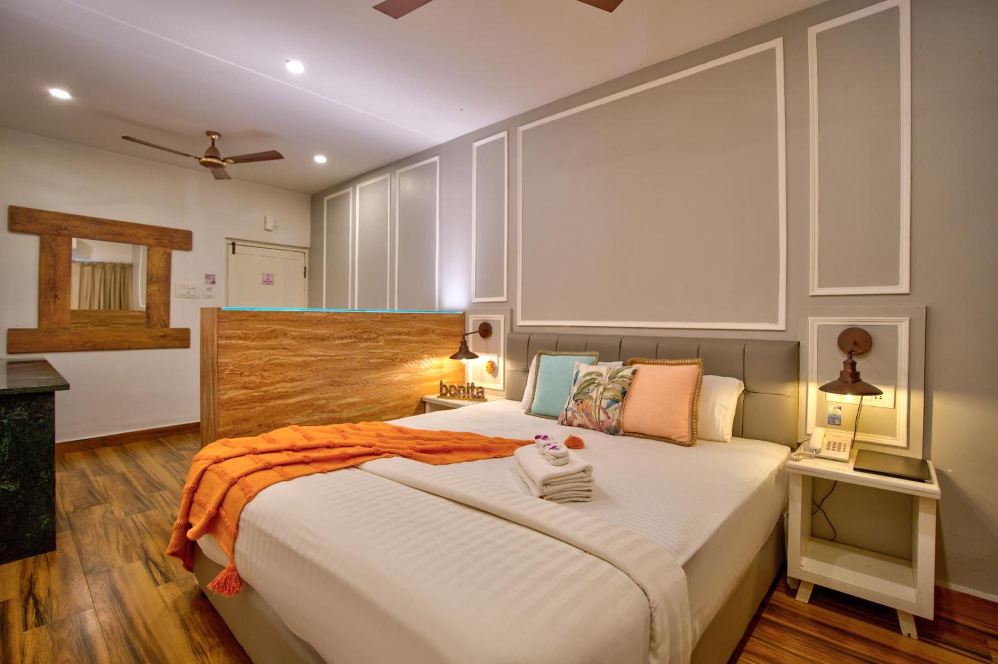 Lemonmint Svelton Manor Hotel Calangute Exterior photo